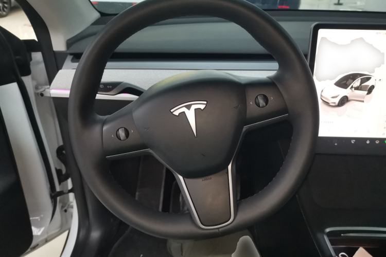 Used Tesla Model Y 2023 Long-Range All-Wheel-Drive Version Steering Wheel