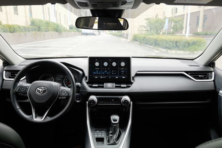 Used Toyota Wildlander 2022 2.0L CVT 4x4 Luxury PLUS Edition
