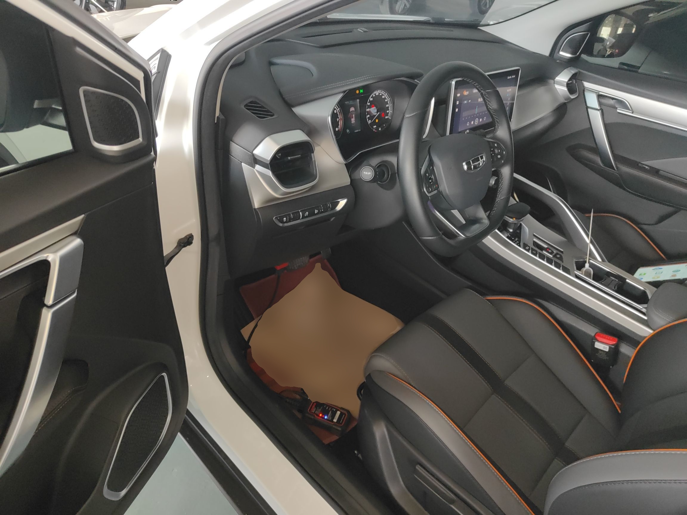 Geely Auto Coolray 2023 1.5T DCT Platinum Edition — снимка 19
