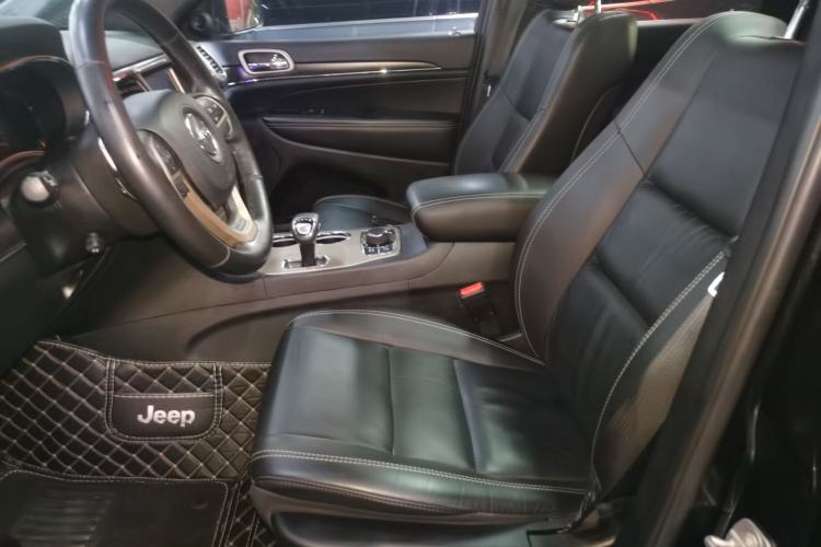 Used Jeep Grand Cherokee 2014 3.0L Comfort Navigation Edition Left Front Seat