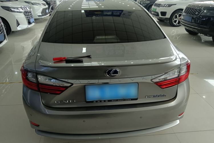 Used Lexus ES 2015 300h Comfort Edition
