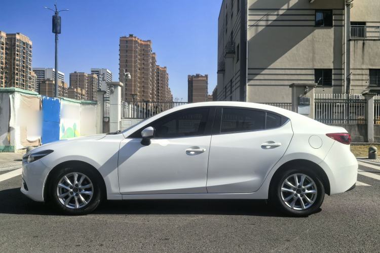 Used Mazda Mazda 3 Axela 2017 Sedan 1.5L Automatic Luxury Model China VI Standard
