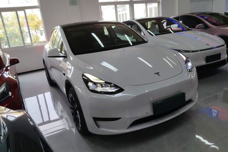 Used Tesla Model Y 2023 Rear-Wheel-Drive Version Front Right 45 Deg