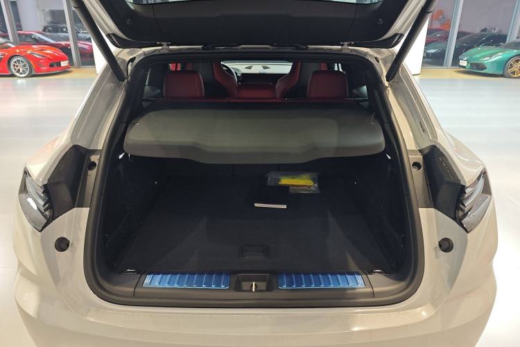 Used Porsche Macan 2024 Macan Long Range Edition
