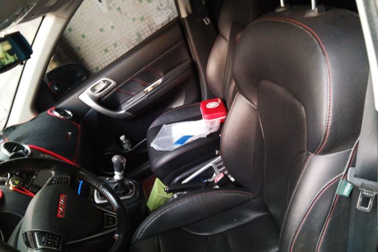 Used Haval H6 2013 Upgraded Model 1.5T Manual Two-Wheel Drive Urban Version
