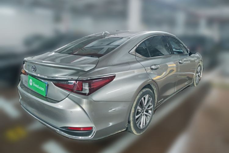 Used Lexus ES 2020 300h Premier Edition Rear Right 45 Deg