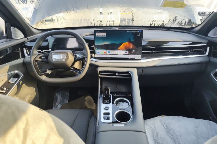 Used Geely Auto Emgrand X7 Sport 2026 Model 1.5TD Aspirational Center Console