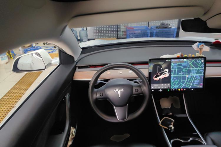 Used Tesla Model 3 2020 Revised Version Standard Range Rear-Wheel Drive – Upgraded Edition Center Console