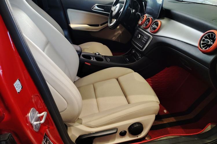 Used Mercedes-Benz GLA 2016 GLA 220 4MATIC Fashion Edition Right Front Seat