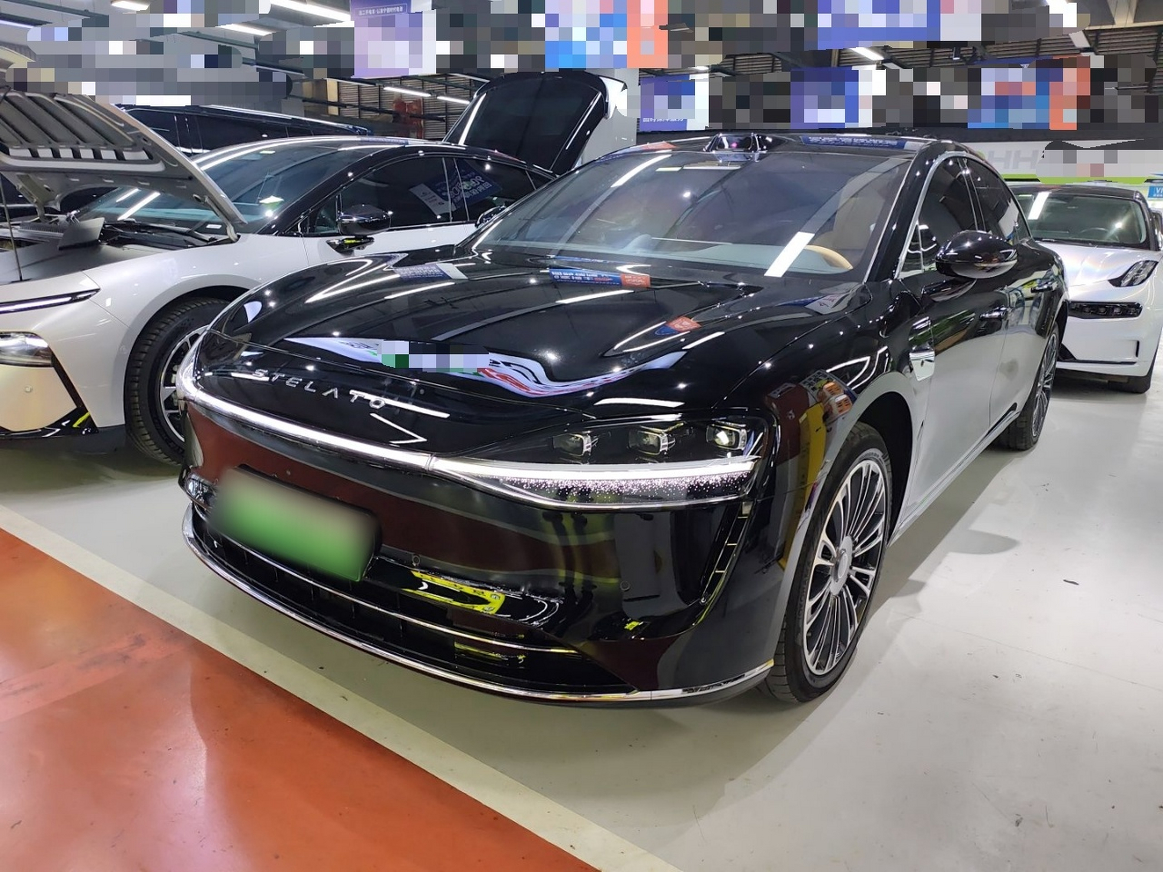 Под передней частью автомобиля