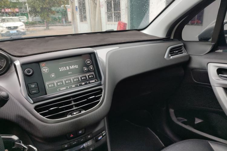 Used Peugeot 2008 2014 1.6L Manual Fashion Edition Center Console