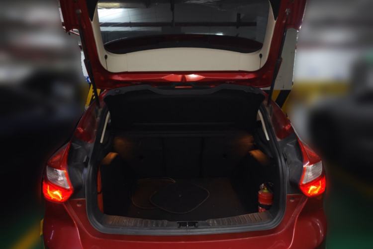 Used Ford Focus 2012 Hatchback 1.6L Automatic Fashion Edition Trunk