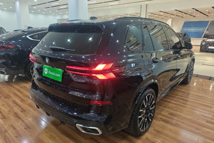 Used BMW X5 2023 xDrive 40Li M Sport Night Edition Package Rear Right 45 Deg