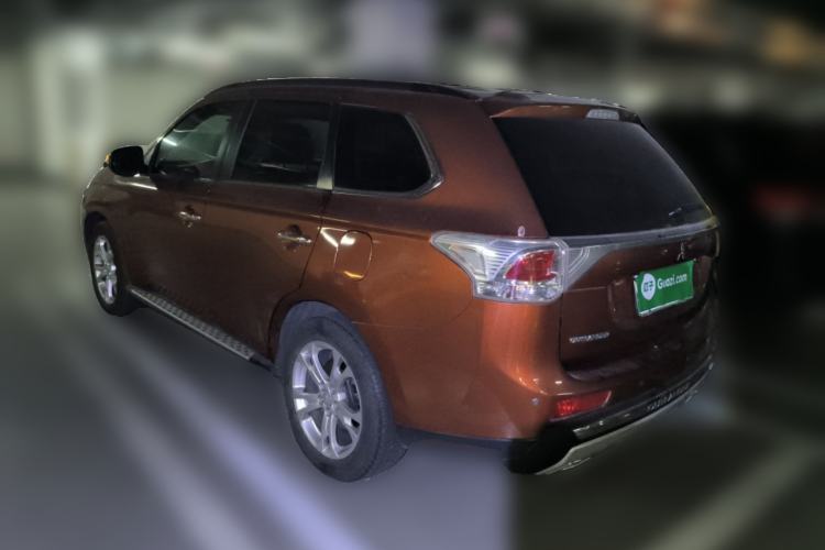 Used Mitsubishi Outlander 2013 2.4L Four-Wheel Drive Luxury Navigation Version 7 Seats
