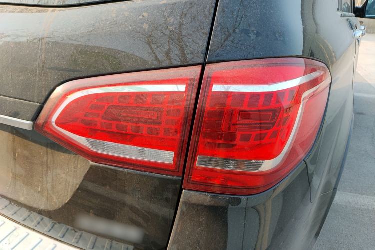 Used Haval H6 2015 Revised Version Sport Edition 1.5T Manual Transmission Two-Wheel Drive Elite Grade Exterior 3