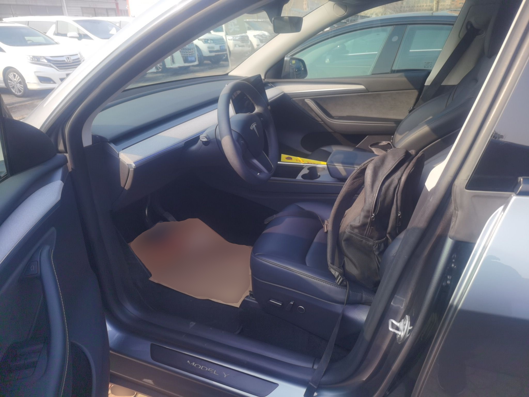 المقاعد الأمامية داخل السيارة