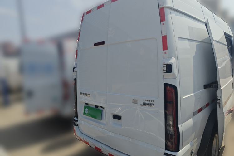 Used JMC Fushun 2023 2.0T Automatic Long-Wheelbase Mid-to-High Roof Commercial Van-Type Transport Vehicle – 2/3 Seats
