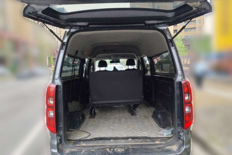 Used Jinbei Gold Hiace 2021 1.5L Passenger Van Travel Lion 6-Seater Trunk