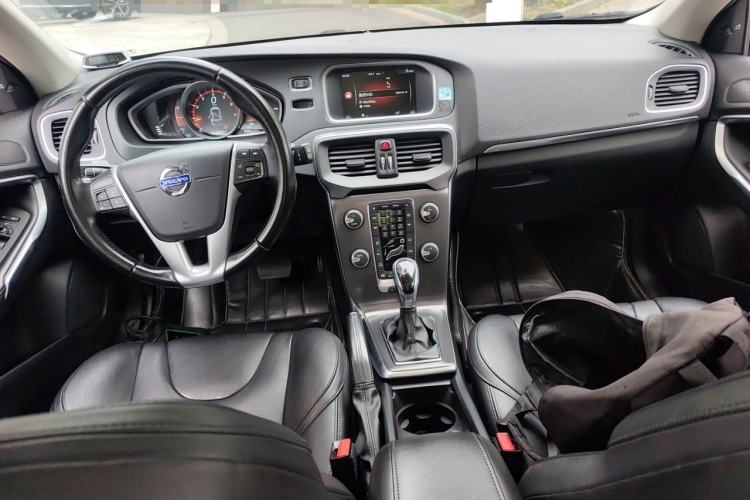 Used Volvo V40 2015 1.6T Zhiya Edition