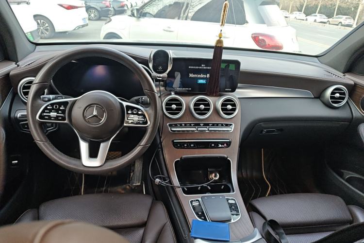 Used Mercedes-Benz GLC 2022 GLC 260 L 4MATIC Luxury Model Center Console