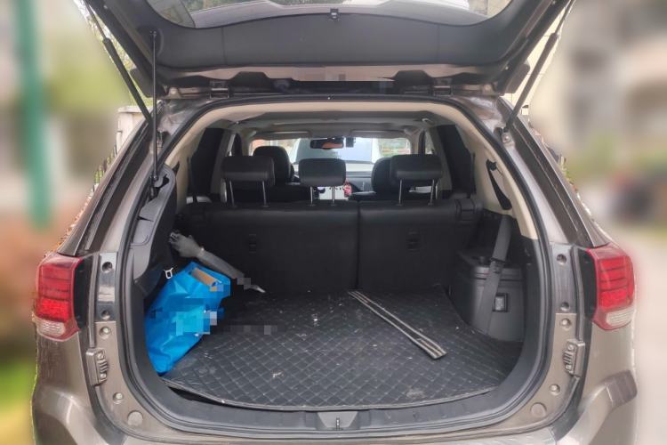 Used Mitsubishi Outlander 2019 2.4L 4x4 Zhi Xiang Edition 7 Seats China V Emission Standard Trunk