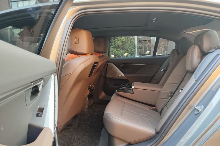 Used Xiaomi Auto YU7 2025 Ultra-Long Range High-Performance All-Wheel-Drive Max Edition
