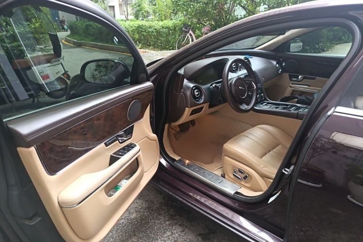 Ojetý Jaguar XJ 2011 XJL 3.0 Panoramic Business Edition