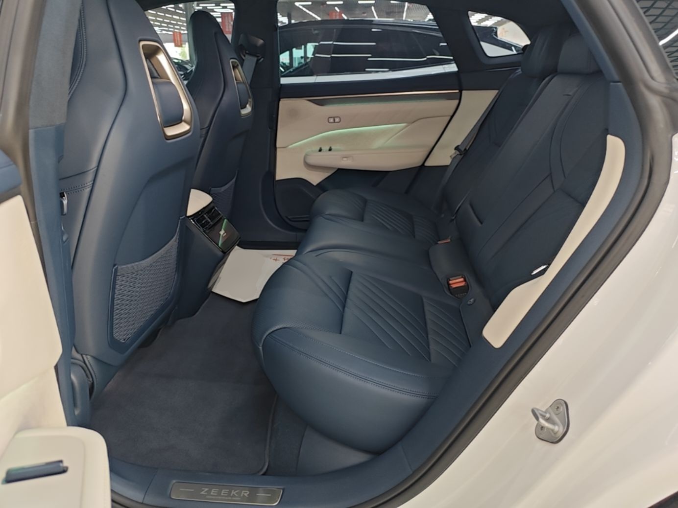 Zeekr 001 2024 WE Edition 100 kWh Rear-Drive — снимка 20