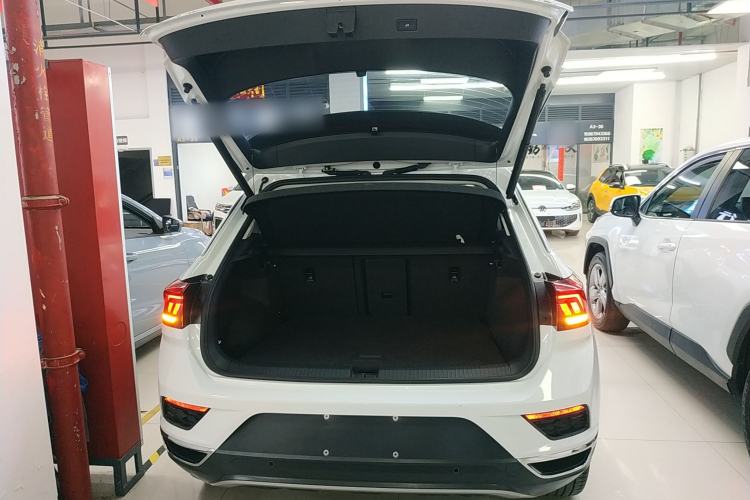 Used Volkswagen T-ROC 2021 280TSI DSG Two-Wheel Drive Comfort Connect Edition Trunk