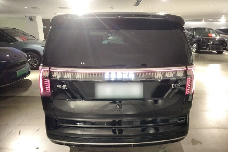 Used Zeekr 009 2024 7-Seater Aisle Version 108 kWh
