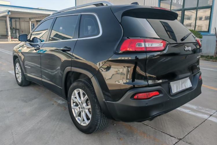 Used Jeep Cherokee 2016 2.0L Superior Edition Exterior 4