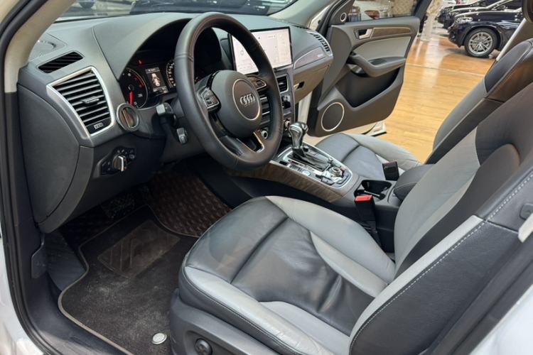 Used Audi Q5 2017 Plus 40 TFSI Comfort Model