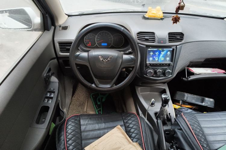 Used Wuling Hongguang 2014 1.5L S Standard Version