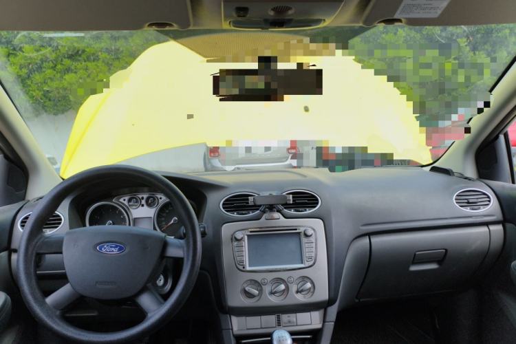 Used Ford Focus 2011 Hatchback 1.8L Manual Comfort Model Center Console