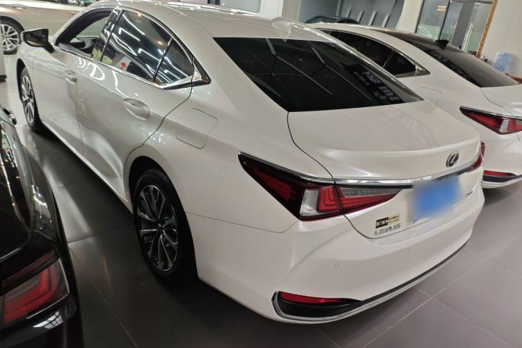 Used Lexus ES 2023 200 Excellence Edition Rear Left 45 Deg