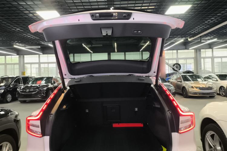 Used Volvo C40 2022 Long-Range PRO Version Trunk