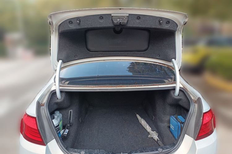 Used BMW 5 Series 2012 530Li Leading Model
