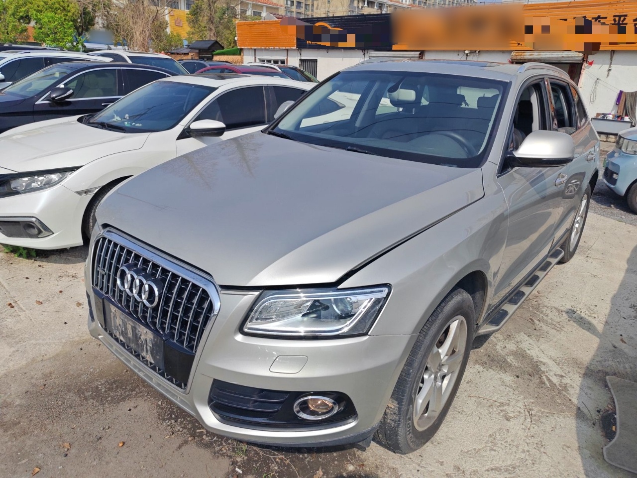 تحت مقدمة السيارة