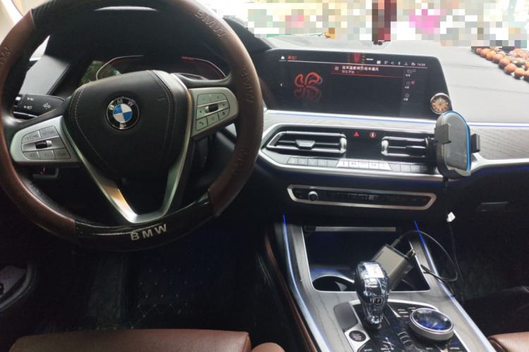 Used BMW X7 2021 xDrive40i Luxury Package with Leading Features Center Console