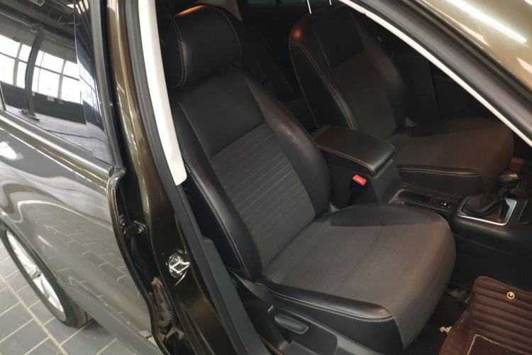 Used Volkswagen Tiguan L 2016 280TSI Automatic Two-Wheel-Drive Silk Road Style Edition