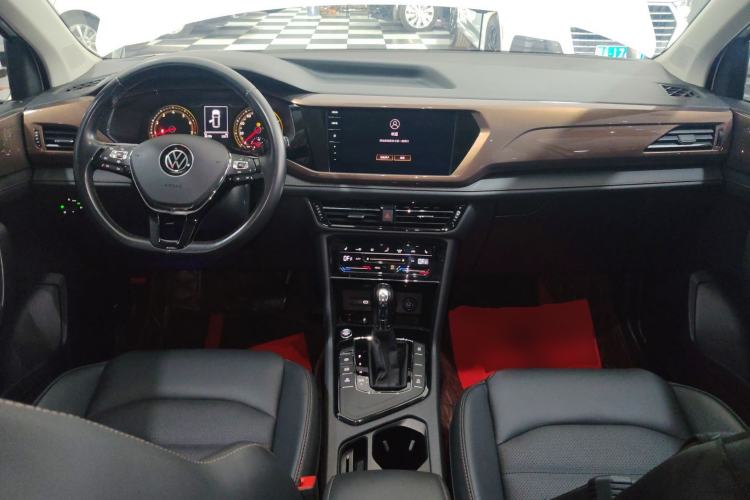 Used Volkswagen Tharu 2021 330TSI All-Wheel Drive Luxury PLUS Version Center Console