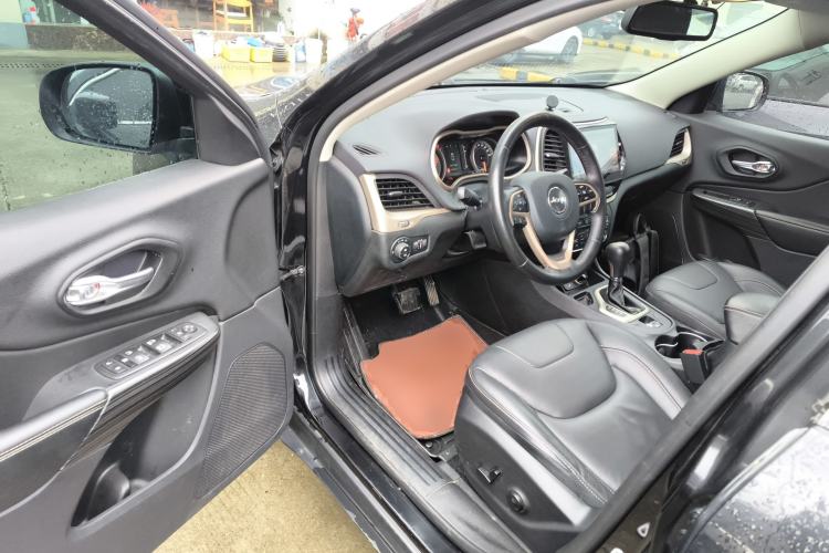 Used Jeep Cherokee 2016 2.4L Leading Edition Driver Seat