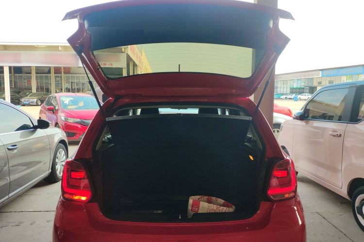 Used Volkswagen Polo 2016 1.6L Automatic Comfort Model