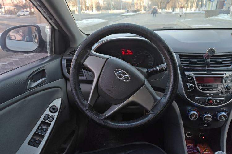 Used Hyundai Verna (older generation) 2014 1.4L Manual Smart GLS Trim
