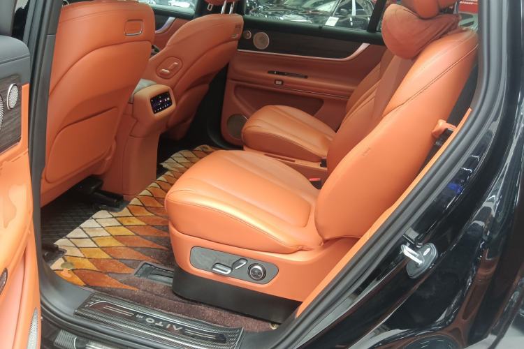 Used Hima AITO M9 2024 Range-Extended Max Edition 42 kWh 6-Seater Version Left Rear Seat