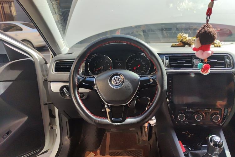 Used Volkswagen Sagitar 2015 230TSI Manual Comfort Version
