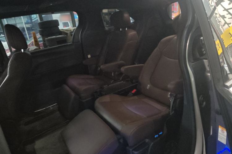 Used Toyota Sienna 2021 2.5L Hybrid Platinum Edition