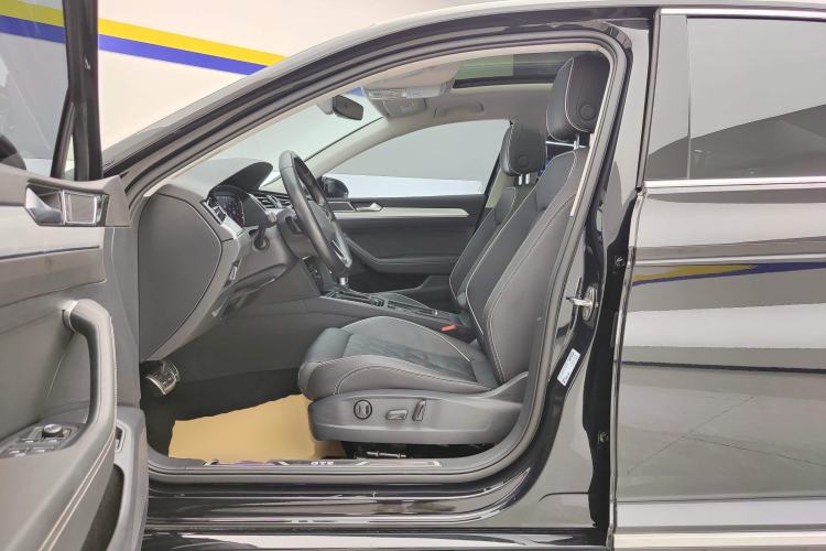 Used Volkswagen Tayron GTE Plug-in Hybrid 2022 1.4T Luxury Edition Left Front Seat