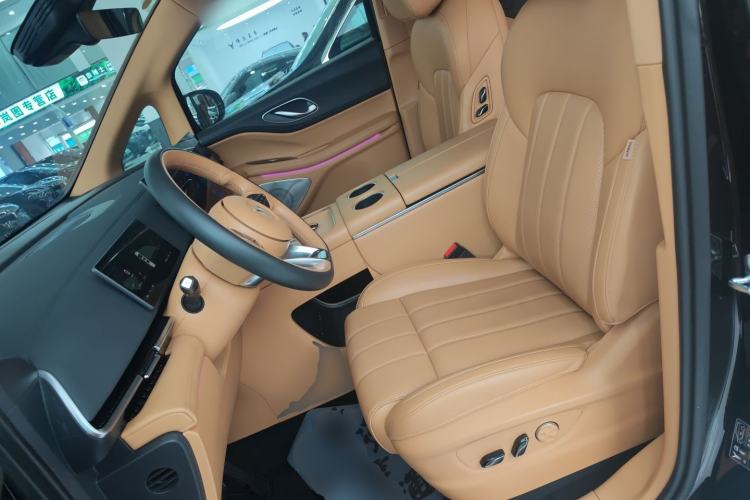 Used VOYAH Dream 2025 PHEV Four-Wheel Drive Prestige Kunpeng Edition
