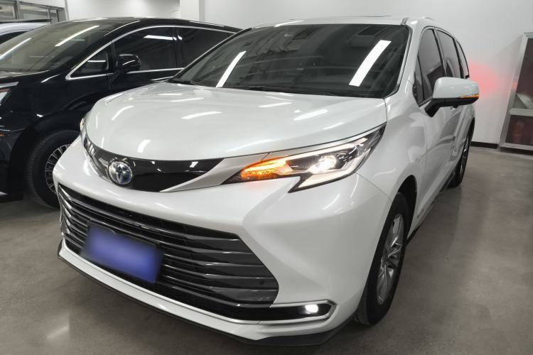 Used Toyota Sienna 2023 2.5L Hybrid Luxury Edition